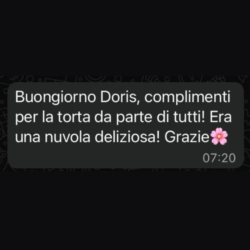Messaggio di un cliente: complimenti per la torta da parte di tutti